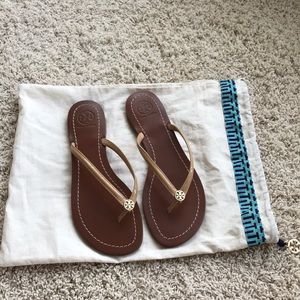 Ladies Tory Burch Tan/ Gold Sandals.